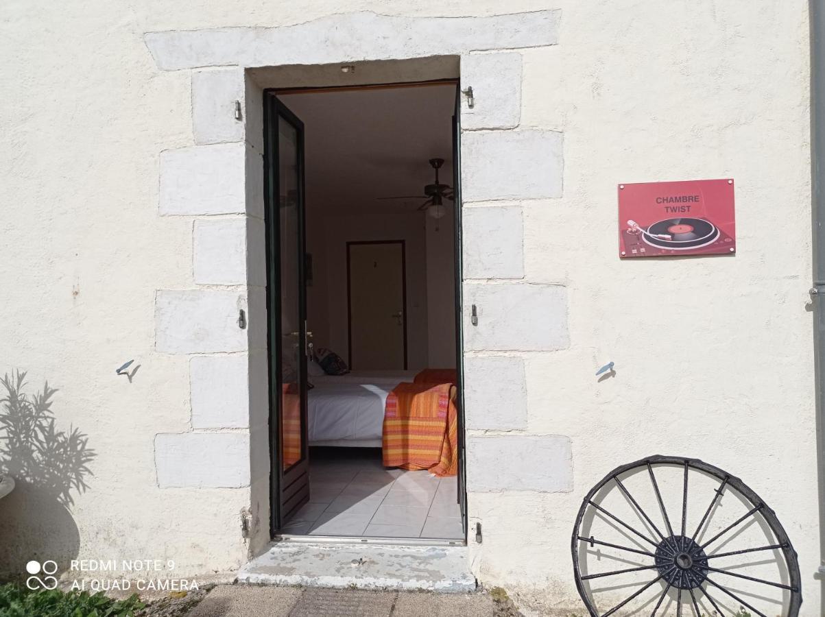A L Epoque Bed & Breakfast Bouges  Exterior foto